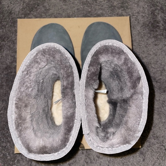 Uggs Grey - Picture 3 of 5